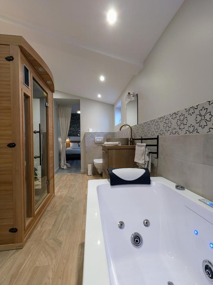 Le Boheme, Sauna & Spa Riorges Extérieur photo