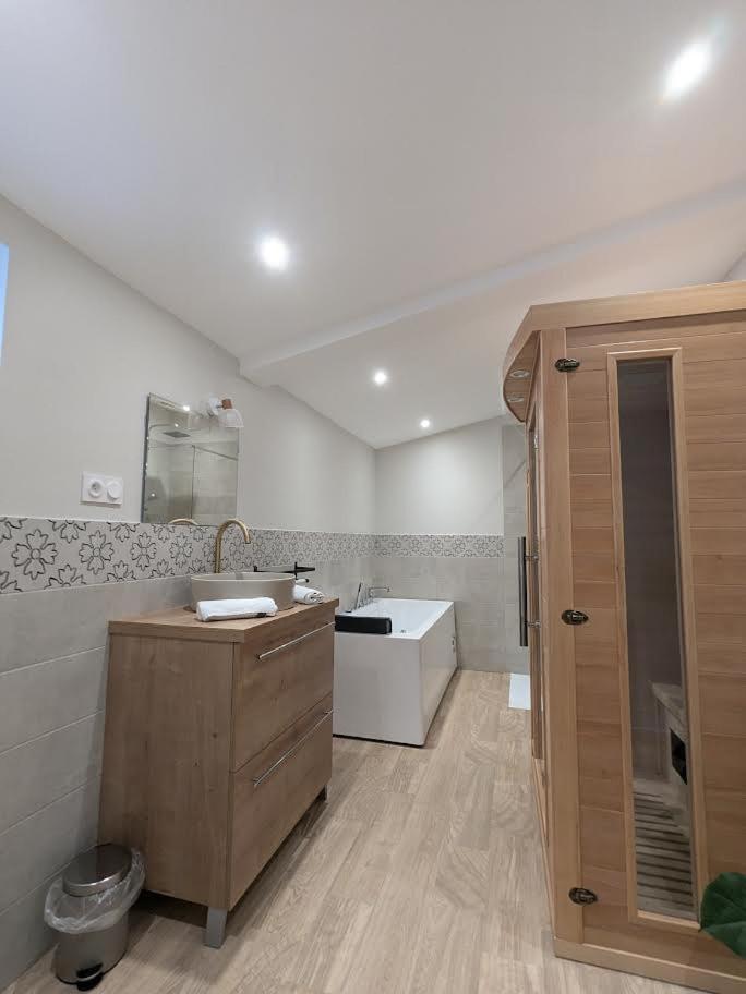 Le Boheme, Sauna & Spa Riorges Extérieur photo